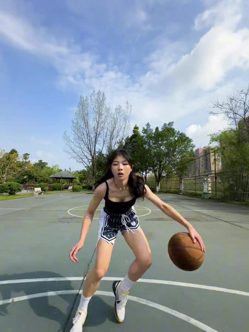 看著有點實力，敢背打我不？